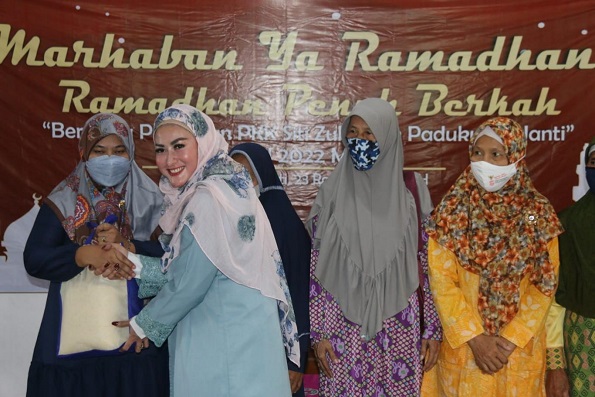 Dukuh Janti dan Kelompok Pengajian Siti Zubaidah Sampaikan 235 Paket Sembako bagi Keluarga Pra Sejahtera